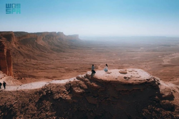 The Edge of the World: A majestic desert landmark near Riyadh