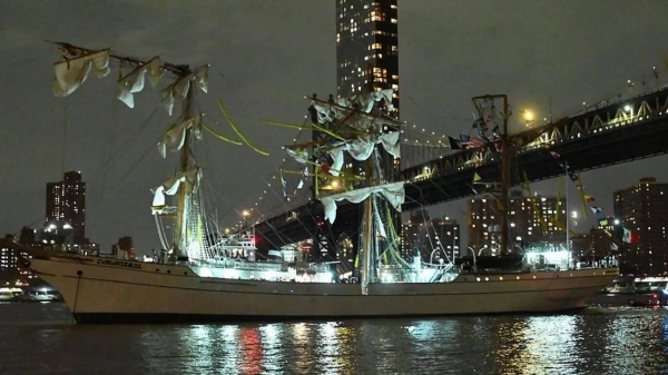Two dead, 19 injured as Mexican Navy ship crashes into Brooklyn Bridge