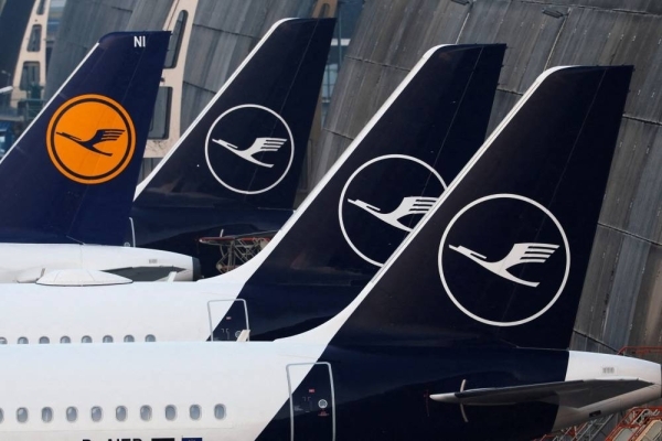 Lufthansa flight flew 10 minutes without pilot after co-pilot fainted, report reveals