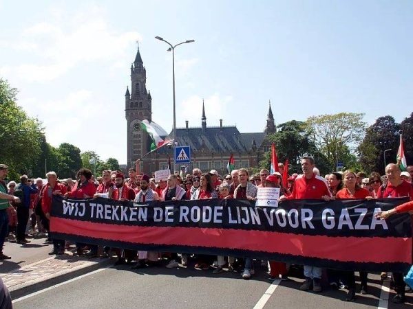 Tens of thousands protest in The Hague to demand Dutch government action on Gaza war