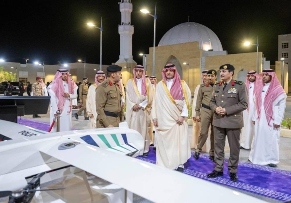 Interior minister inspects Hajj security checkpoint and surveillance tech at Al-Shumaisi