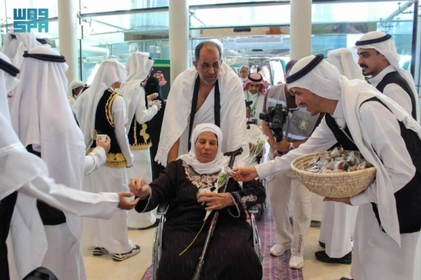 Islamic Affairs Ministry greets 500 Palestinian pilgrims as King&#039;s guests