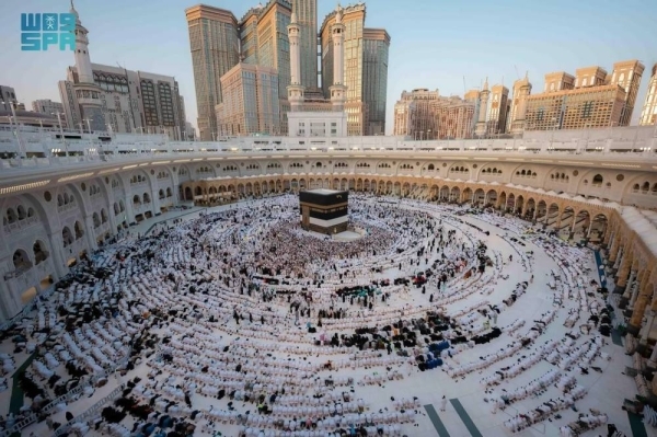 Worshipers throng Two Holy Mosques for Eid and Friday prayers