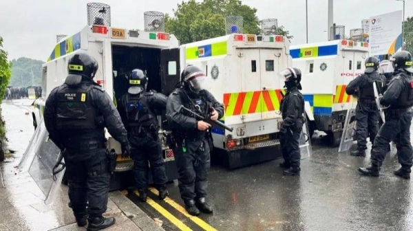 Masonry thrown at police in Portadown in fourth night of Northern Ireland disorder