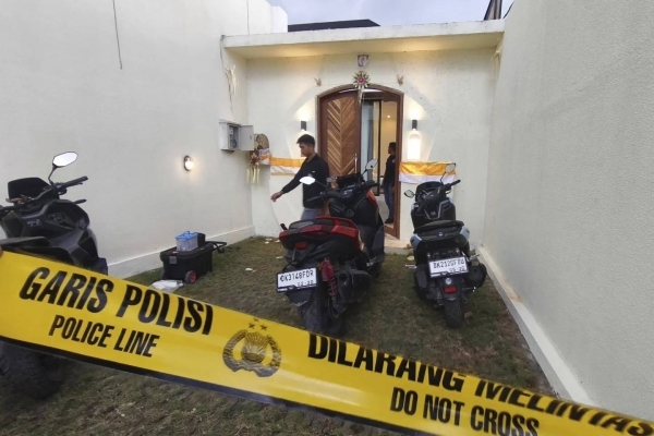 Australian tourist shot dead at Bali villa; police search for gunmen