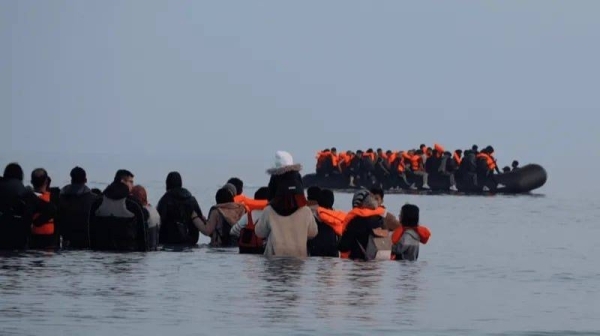 'Taxi boats' pick up migrants in waist-deep water as Channel smugglers switch tactics