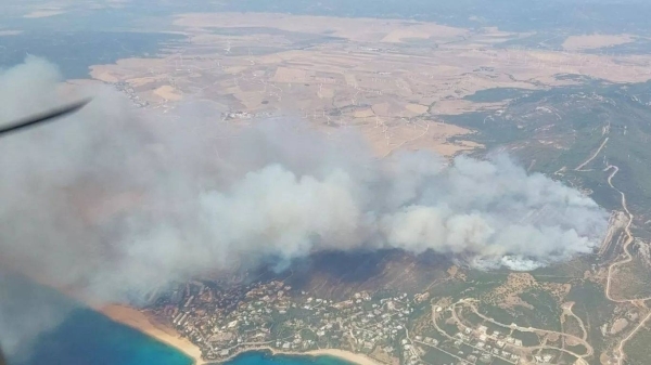 More than 2,000 evacuated from Spanish resort of Tarifa over advancing wildfire