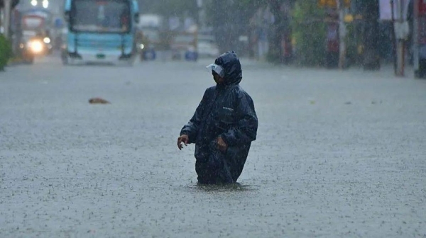 Heavy rain paralyzes India&#039;s financial capital Mumbai