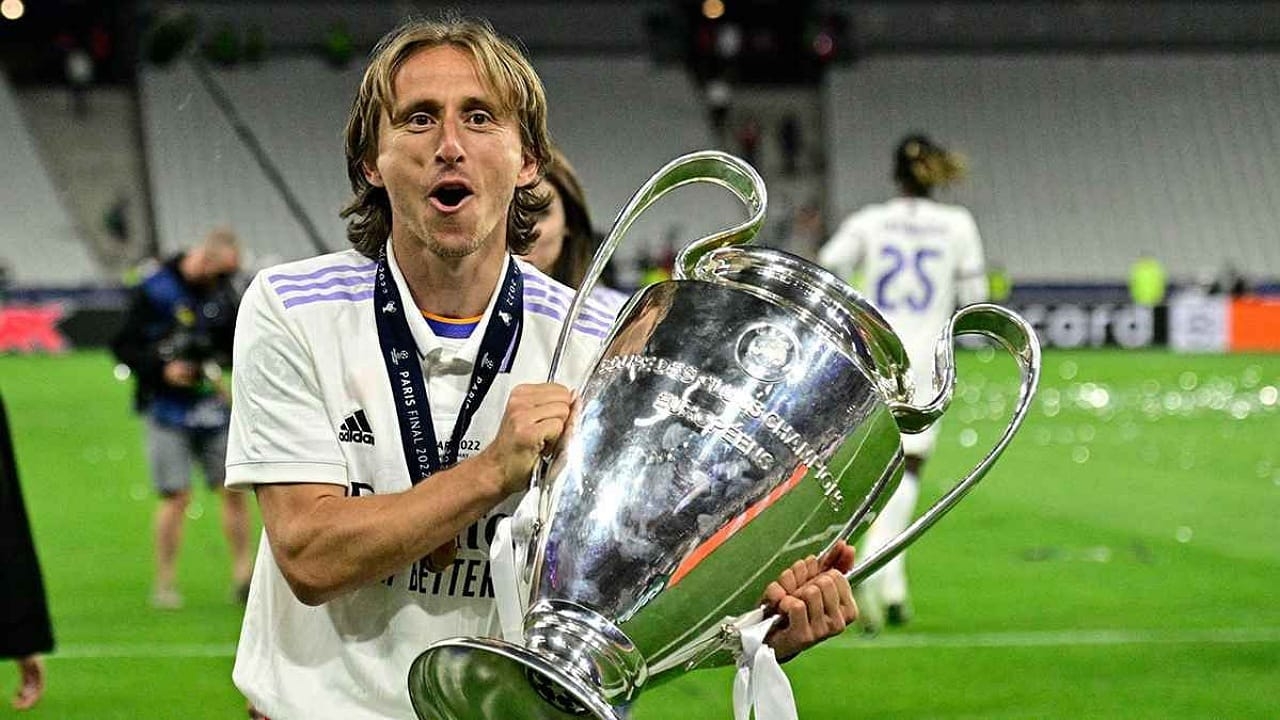 دوري روشن يقتحم سباق ضم مودريتش