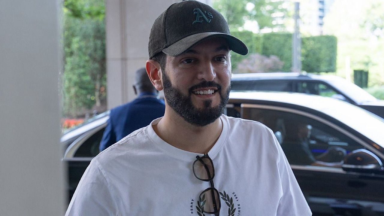 فهد بن نافل يصل إلى مقر الهلال في واشنطن