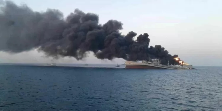 الحوثيون يعلنون استهداف سفينة في البحر الأحمر بزورقين مسيرين و5 صواريخ ومجنحة