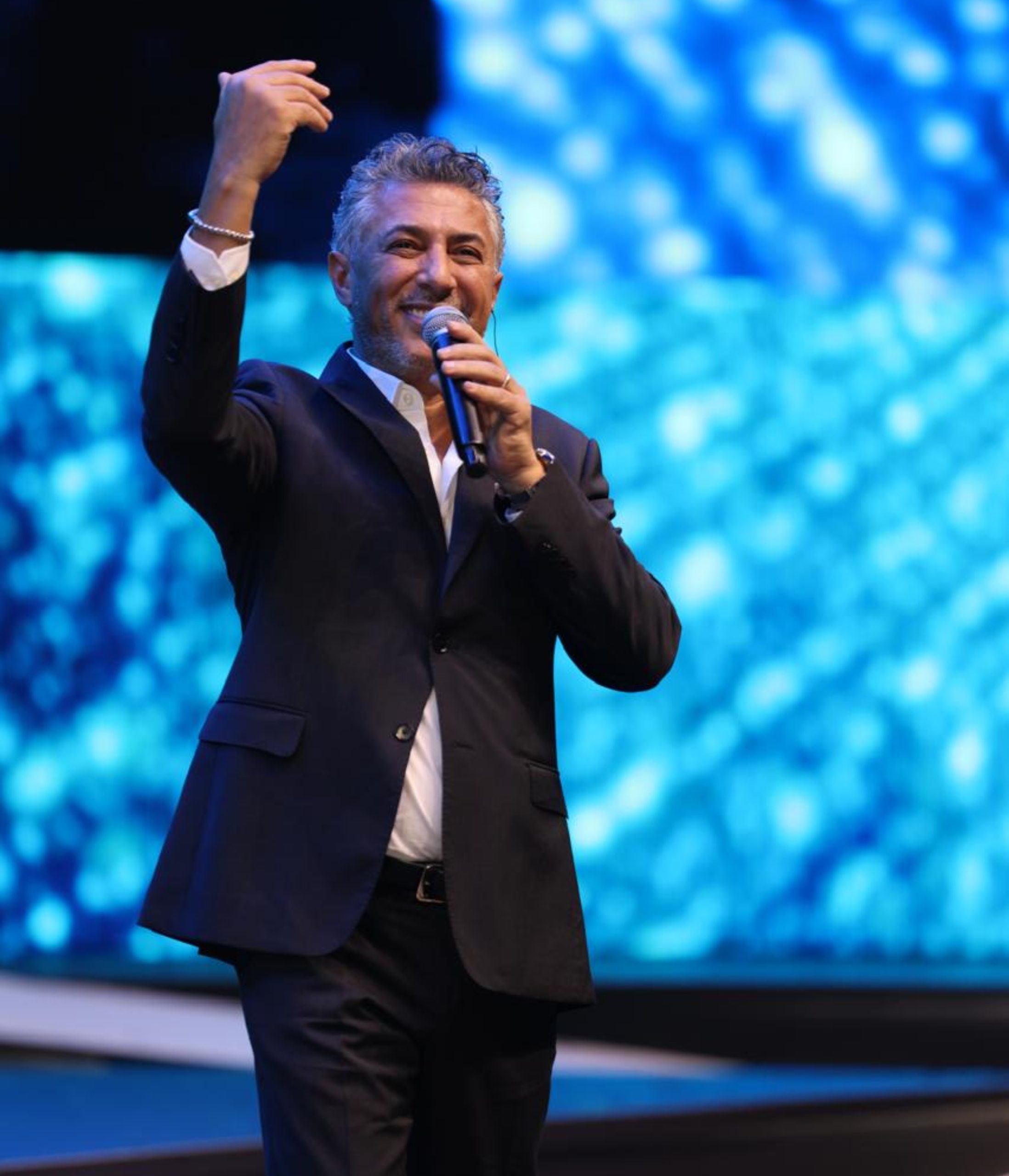 عمر العبداللات يضيء سماء دبي في حفل 'صناع الأمل'