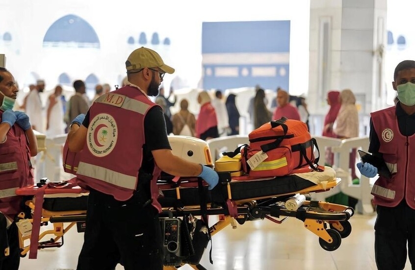 إنقاذ معتمر من موقف مميت في صحن الكعبة
