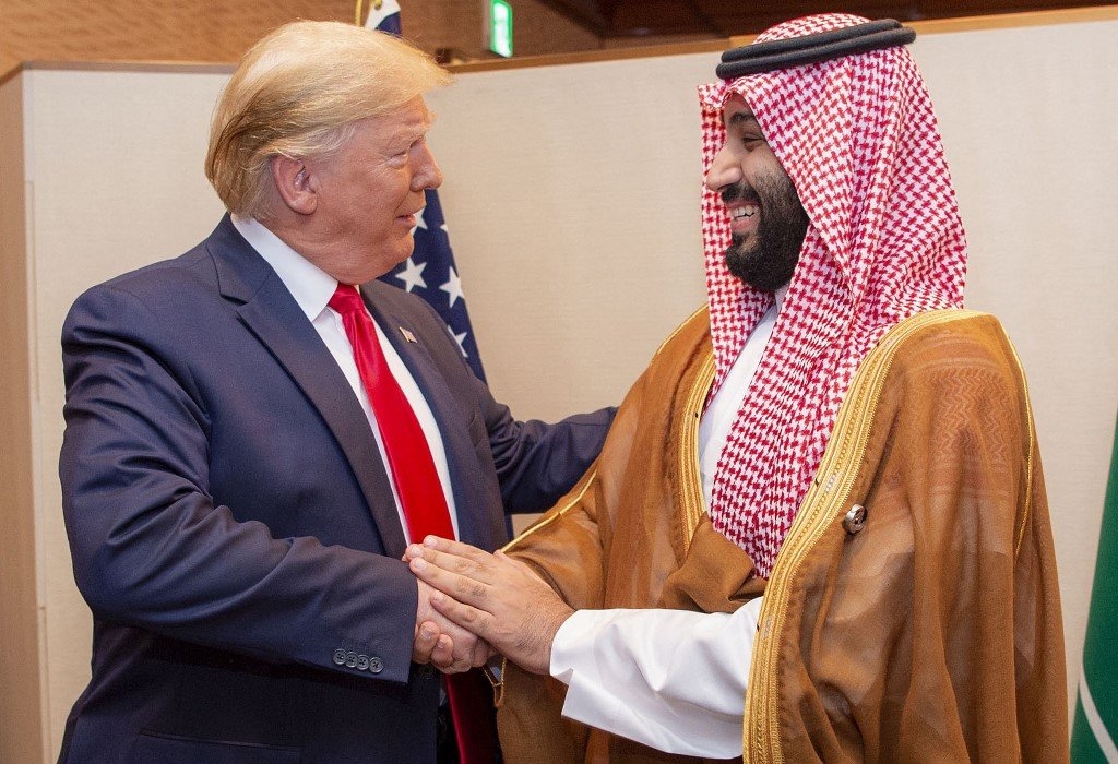 ترامب إلى السعودية بعد أن وافقت على استثمار تريليون دولار