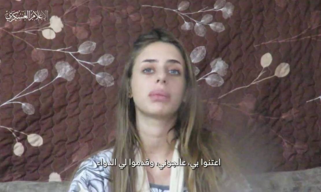 أسيرة إسرائيلية ادعّت أن مقاومًا 'اغتصبها بعينيه' تتعرض للاغتصاب في 'تل أبيب'