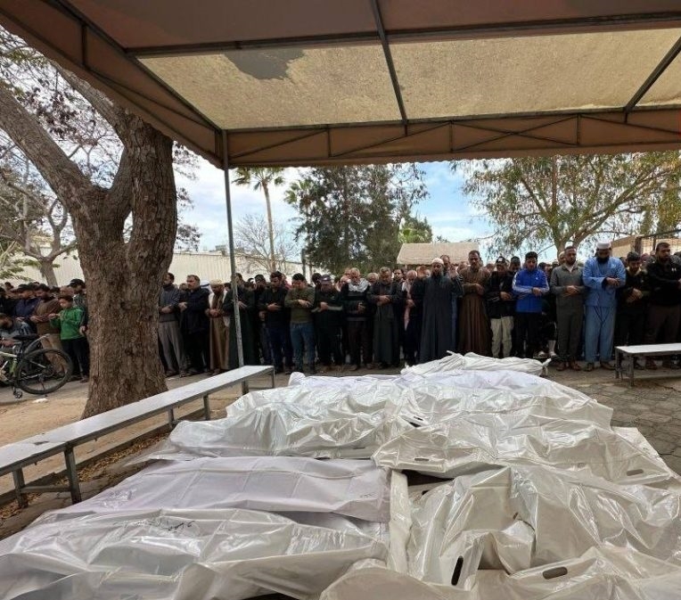 مجزرة جديدة .. 20 شهيدًا بقصف الاحتلال منزلاً لعائلة العقاد في خانيونس / شاهد