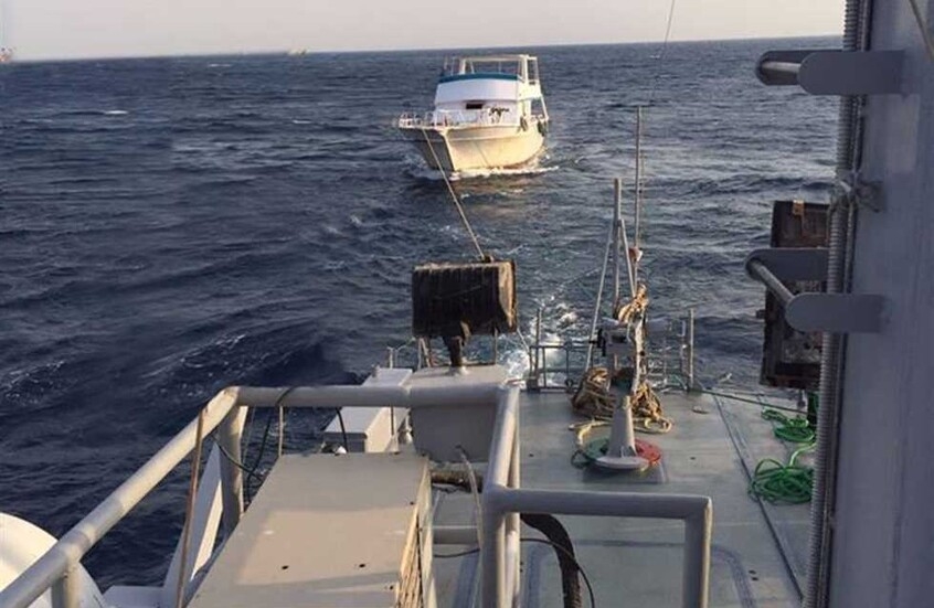 مصر.. إنقاذ مركب يحمل سياحا أجانب ومصريين من الغرق في خليج العقبة