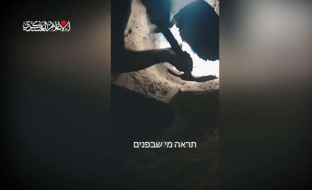 بعد فيديو القسام.. عائلات الأسرى الإسرائيليين: الضغط العسكري يقتل أسرانا