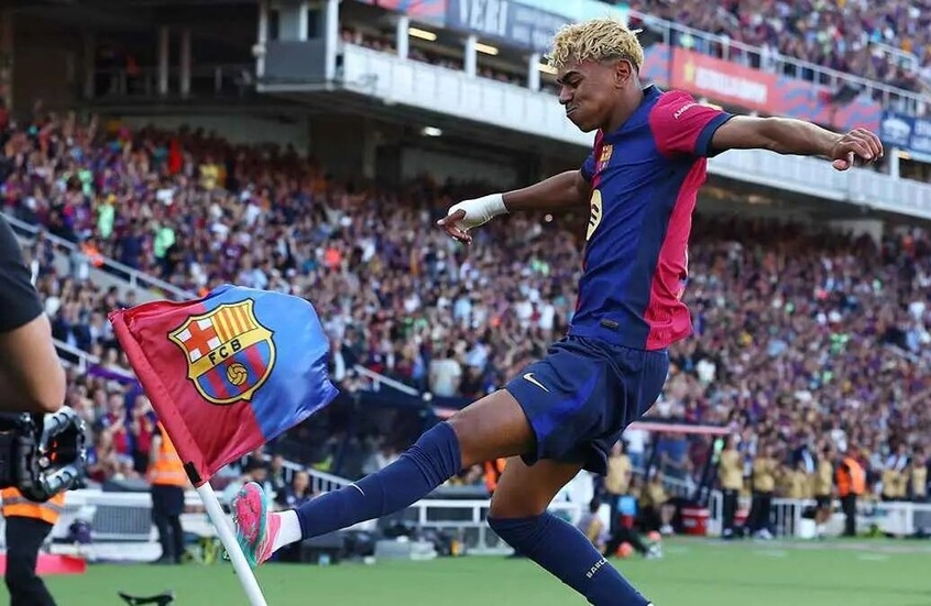 وكيل لامين جمال ينهي الجدل ويحسم موقفه من الاستمرار مع برشلونة (فيديو)
