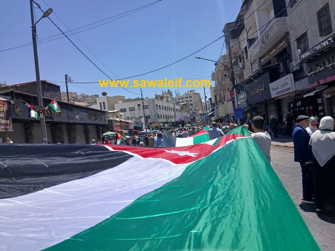 مسيرة شعبية من وسط البلد تؤكد على الوحدة الوطنية ودعم صمود الشعب الفلسطيني / صور وفيديو
