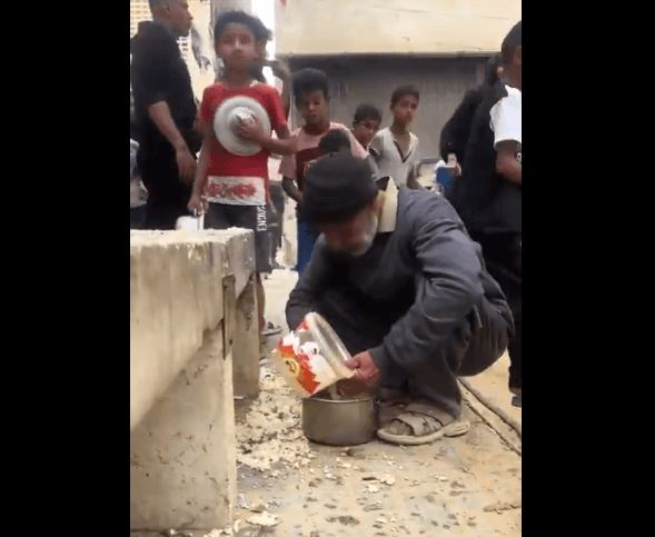 الناس يتساقطون من قلة الطعام.. فلسطيني يروي مشاهد الجوع بغزة