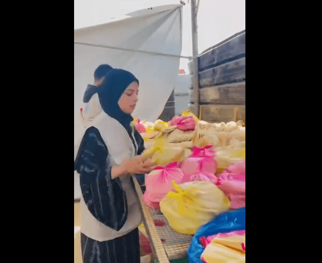 تحت القصف والنزوح .. المخبز الأردني يواصل العمل في خانيونس / فيديو