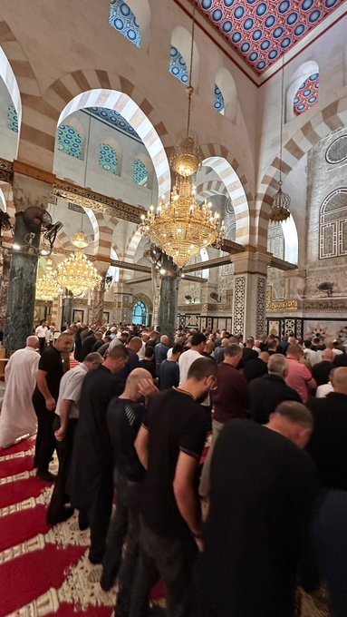 صور من صلاة الفجر بالمسجد الأقصى