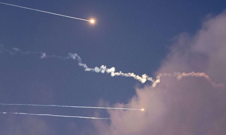 في أول هجوم نهارا .. صواريخ إيران تصل فلسطين المحتلة لليوم الثالث على التوالي / فيديو