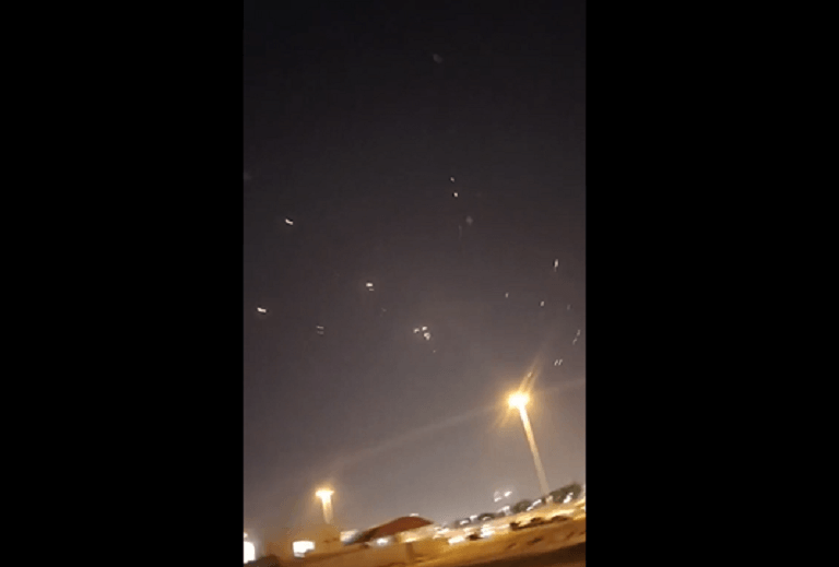 سماع دوي عدة انفجارات في الأجواء القطرية / فيديو