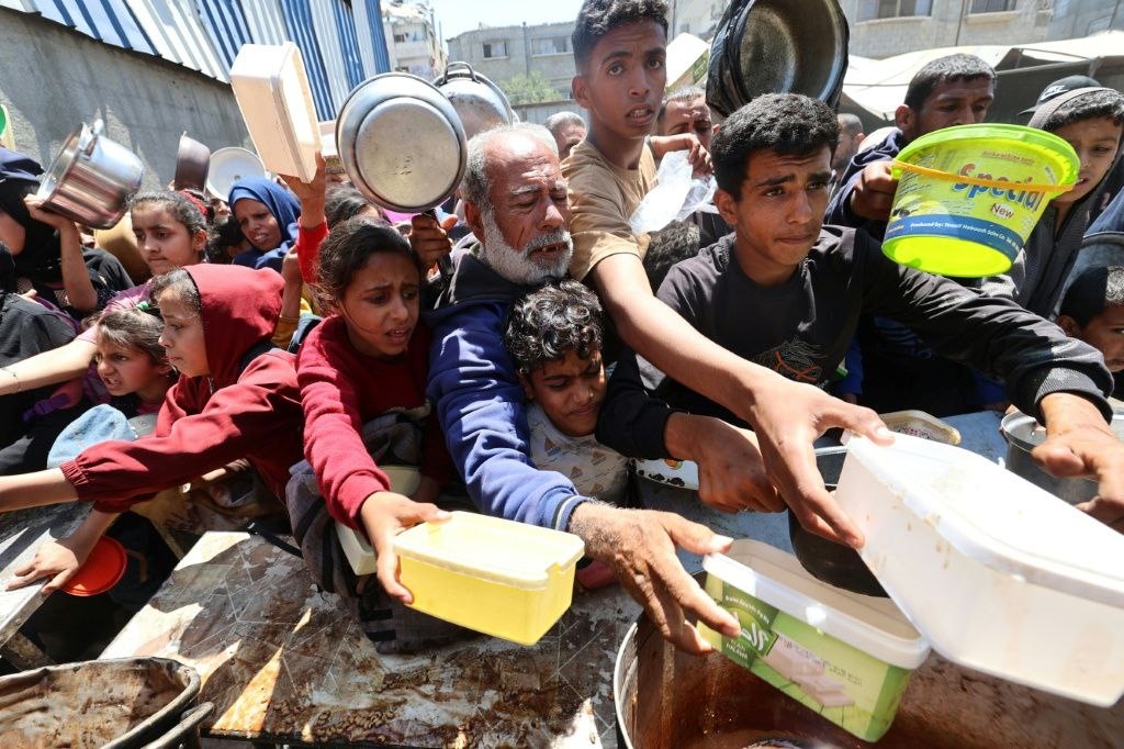 بينما تقتل الفلسطينيين جوعا.. إسرائيل ترسل مساعدات للدروز بالسويداء