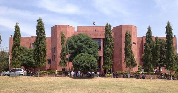 Jammu and Kashmir HC halts deportation of police constable, eight siblings to Pakistan