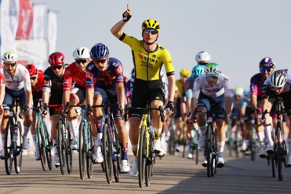 Kooij triumphs in Stage 1 of 2025 Tour of Oman, claims leader's jersey