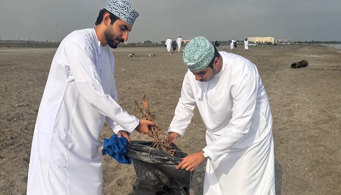 UTAS- AL Mussanah, in collaboration with Be'ah, Conducted a Beach Cleaning Activity at Mussanah Beach.