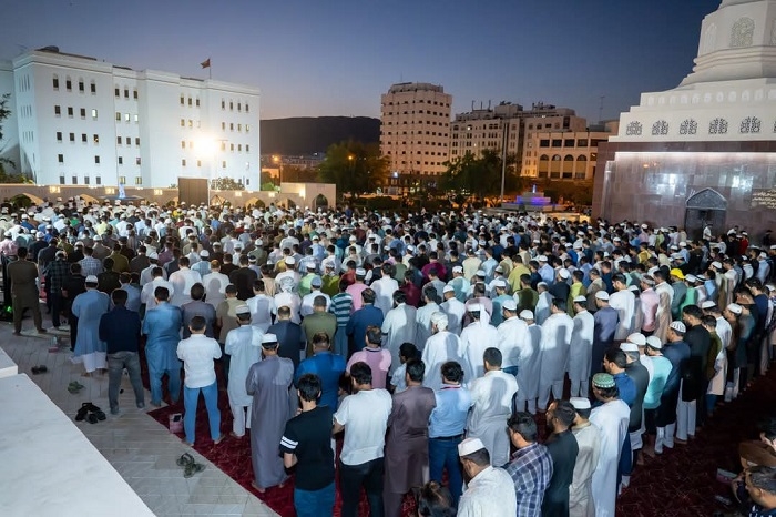 Thousands attend Oman's largest community iftar