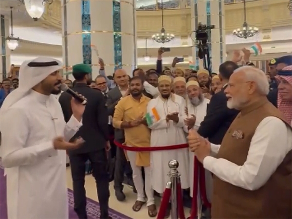 Indian diaspora welcomes PM Narendra Modi in Jeddah
