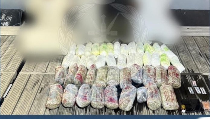 Four arrested for trying to smuggle drugs into Oman
