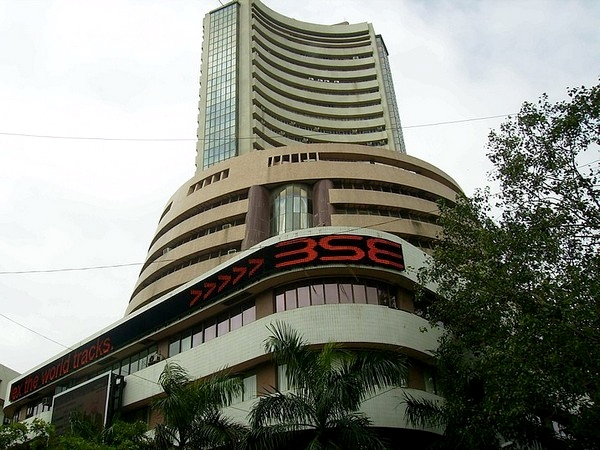 Indian markets open in negative, experts say will remain volatile