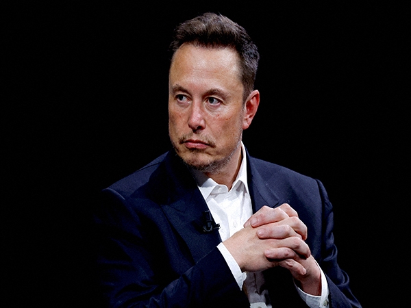 Tesla shares fall amid public feud between Musk, Trump