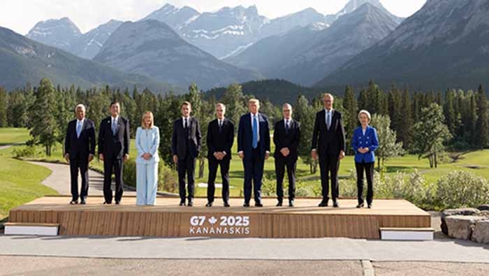 G7 leaders pose for family photo as Trump cuts short Canada visit amid Middle East tensions