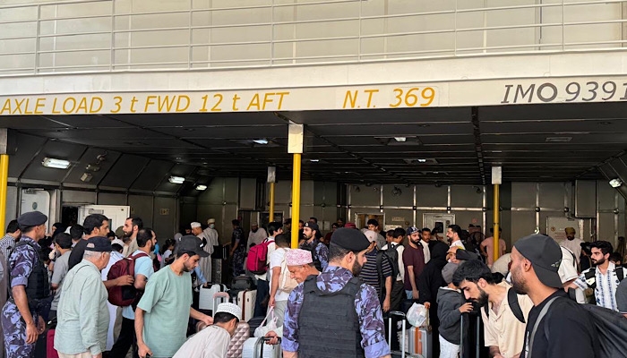 Third group of Omani citizens return home safely from Iran