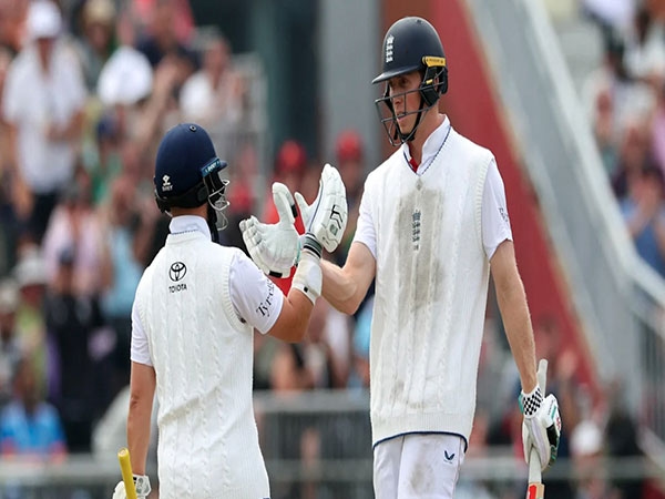 Duckett-Crawley partnership helps England score 225/2 against India in Manchester Test