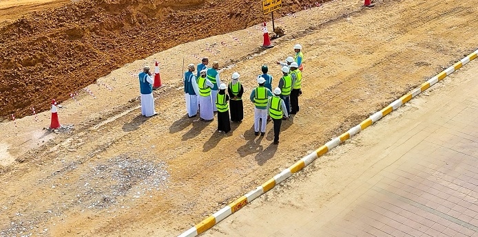 Muscat Municipality Chairman reviews progress of Al Ansab–Al Jifnain road dualisation