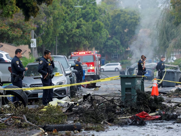 US Navy F-35 fighter jet crashes in California