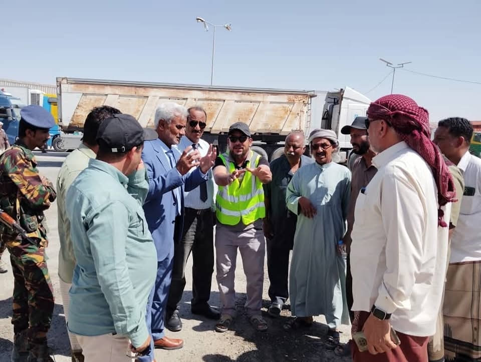 وكيل المهرة يطلع على أعمال تطوير جمرك شحن