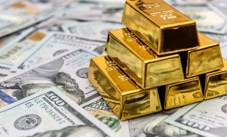 الذهب يرتفع مع تراجع الدولار وعوائد السندات الأميركية