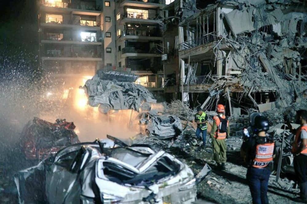 الحوثيون يكشفون: ضربنا إسرائيل بتنسيق مباشر مع طهران