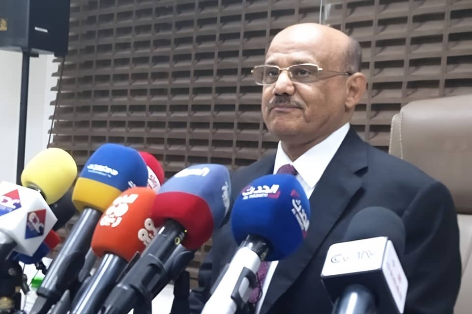 محافظ البنك المركزي: انتقال مقرات البنوك إلى عدن وقطع علاقاتها مع الحوثيين بشكل نهائي