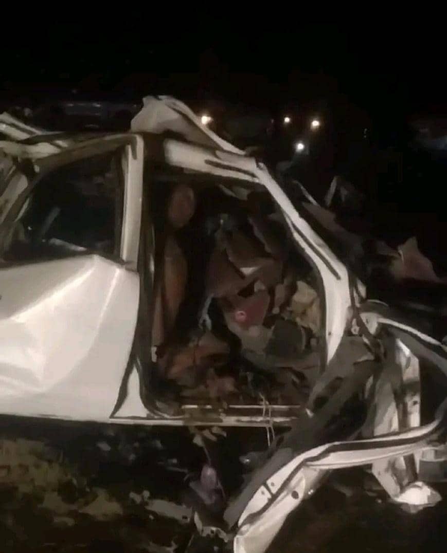 حادث مروع على طريق أبين _ عدن يودي بحياة 3 أشخاص ويصيب 3 آخرين