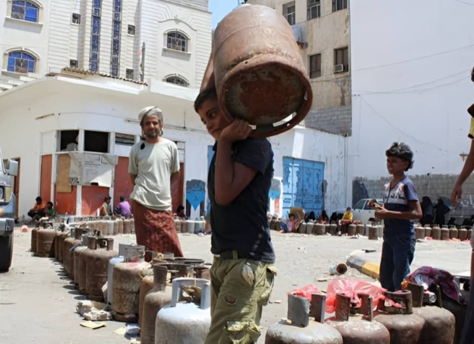 ارتفاع مفاجئ في قيمة أسطوانة الغاز المنزلي بعدن