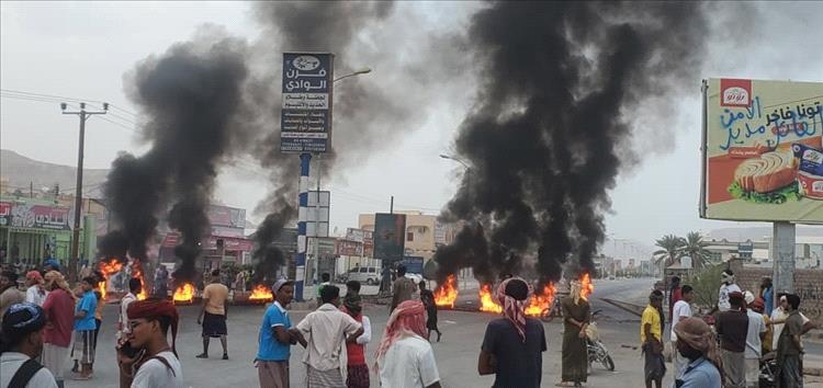 تريم تشتعل…. اشتباكات بين قوات أمنية ومحتجين تسفر عن سقوط جرحى